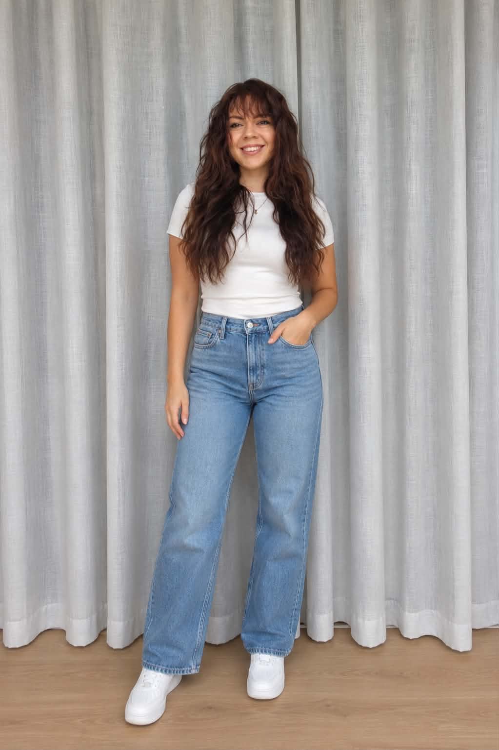 Full-length portrait of Inna Lizett